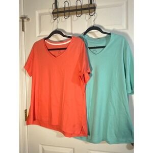 BUNDLE: (2)‎ Isaac Mizrahi Live Essentials Womens V-Neck T-Shirt Top Size L